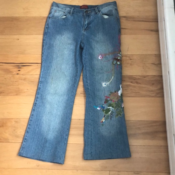 Azita embroidered cropped jean size 6. - Picture 1 of 11
